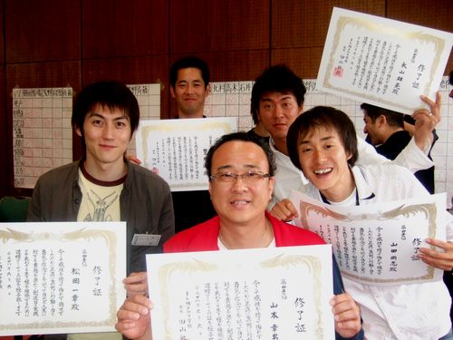 タヤマ学校基本研修卒業　右端　山○さん