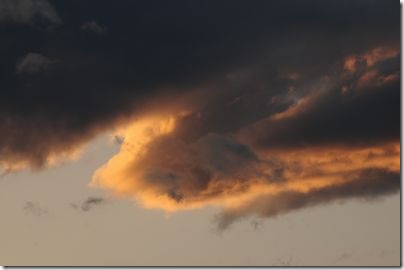 オレンジ色の雲が幻想的