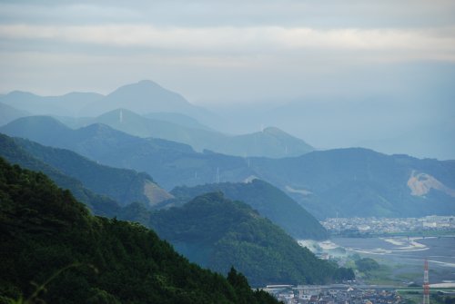 日本が誇る３０００ｍ級の山が静岡市内にある（赤石岳３１２０ｍ、荒川岳、３０８３ｍ、塩見岳３０４７ｍ、農鳥岳３０２６ｍ、聖岳３０１３ｍ）