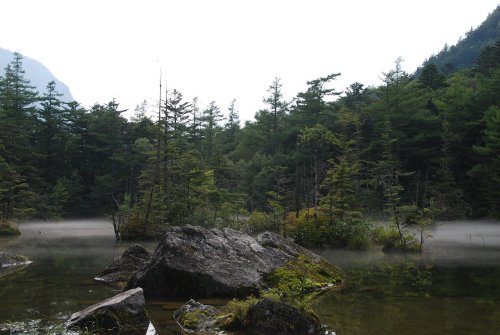 小さいほうの明神池