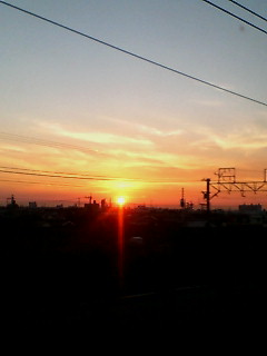 新幹線の車窓からの綺麗な夕焼け
