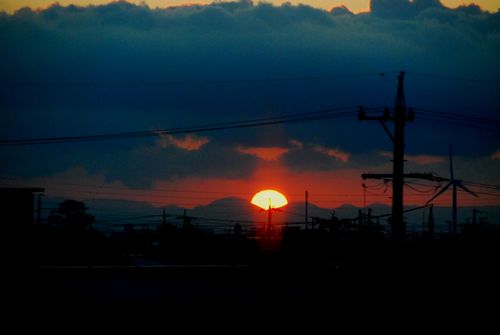 新幹線車窓より見えた日の出