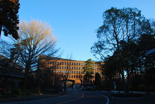 広池学園正門