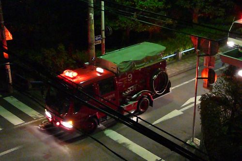 朝４時の消防自動車