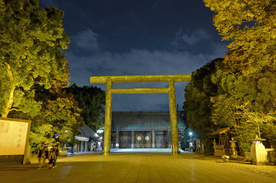 夜の靖國神社