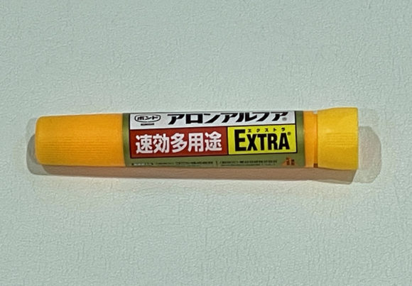 瞬間接着剤による焼けとは何ですか?
