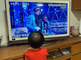 孫がラッツ＆スターの歌に見入っていました！