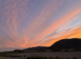 「心が和む秋の夕焼け～安倍川河川敷で感じた癒しの時間」