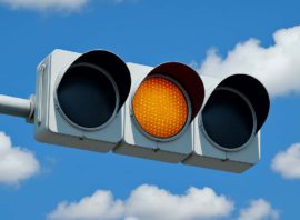 あれ？、信号機の黄色の意味は何だっけ？