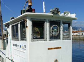 「荒れた海でも視界を守る、旋回窓！」