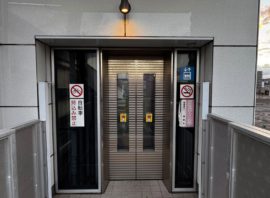 「エレベーター、次に乗る人のために・・・！」