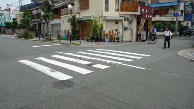 東淀川駅　西口前の商店街にある横断歩道？