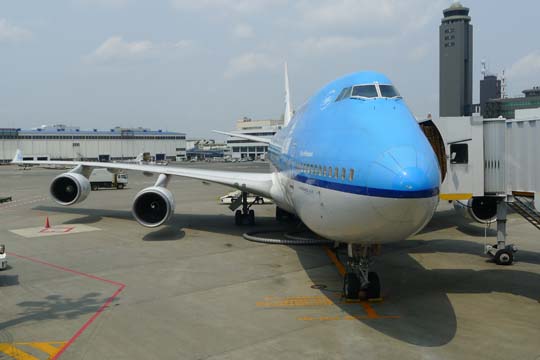 成田10時40分発　KLMオランダ航空　862便