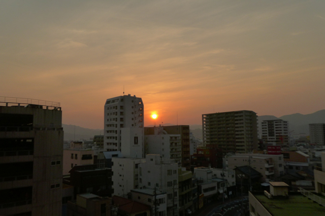 病室から見える夕日