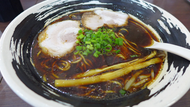 とくせい黒しょうゆラーメン