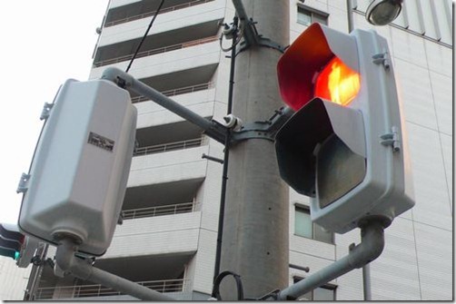 静岡駅近くの歩道用・電球式信号機