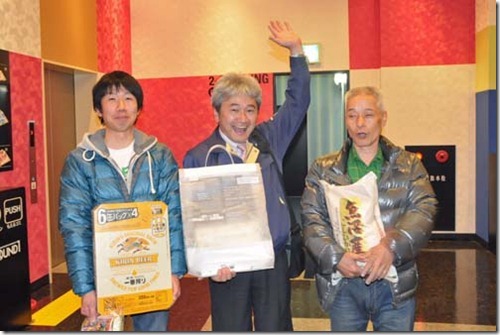 ２位の甲○さん、優勝の溶射屋、３位の登○さんです