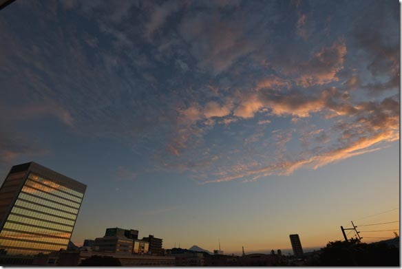 自宅から東の空を見る