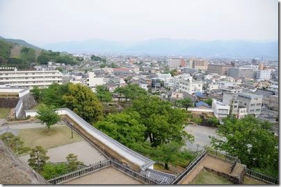 本丸跡地から甲府市内を見る