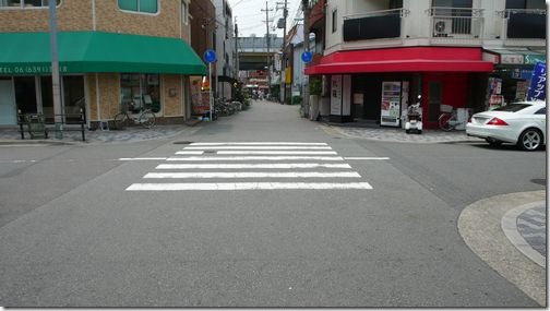 道の真ん中にある横断歩道