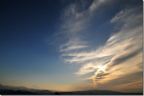 富士山と幻想的な空模様