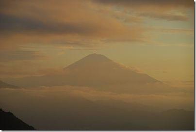 霞む富士山