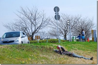 読書中のおじさん